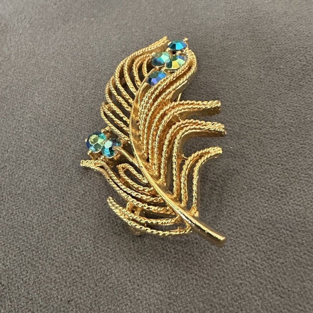 Vintage Lisner Gold Tone Peacock Feather Brooch Blue Aurora Borealis Rhinestone